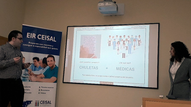 En la Universidad Católica de Valencia presentando Chuletas Médicas junto a Maria José Fortuny